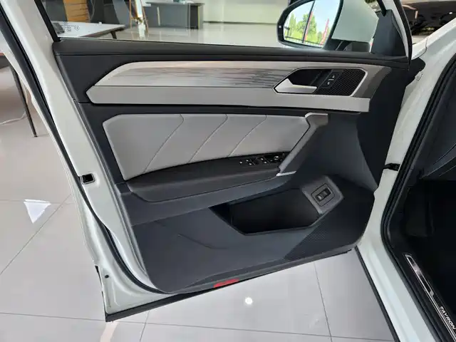 Volkswagen Tayron 2023 380TSI 4WD R-Line High-Performance Edition — фото 5