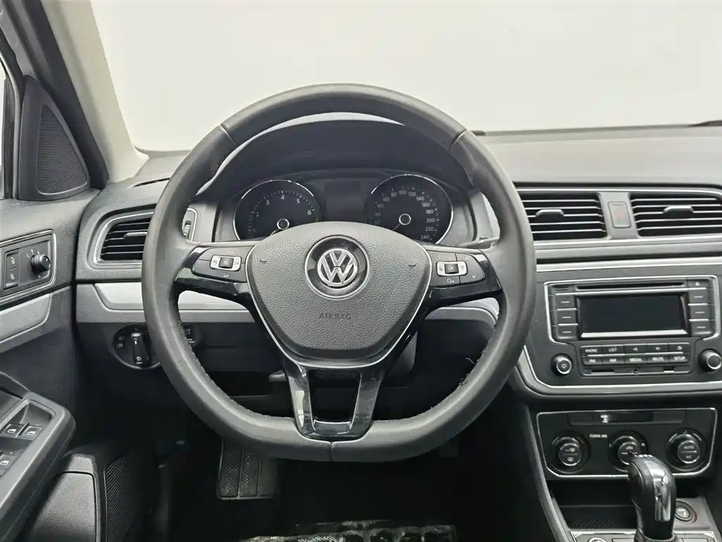 Volkswagen Lavida Tour 2017 180TSI DSG Comfort Edition фото 11