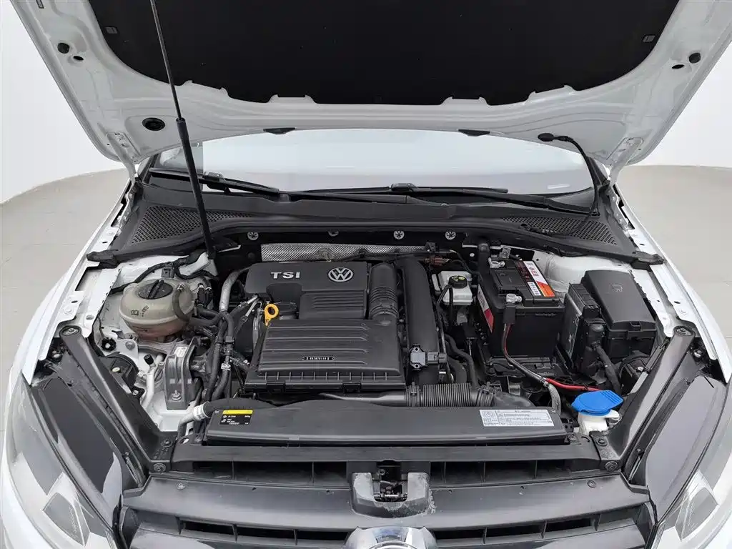Volkswagen Golf 2016 230TSI Automatic Comfort фото 6