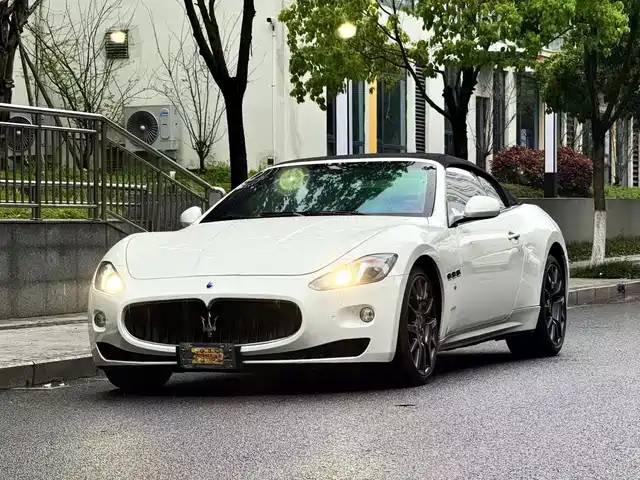  Maserati GranCabrio 2010 4.7L Automatic