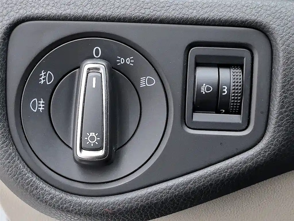 Volkswagen Golf 2016 230TSI Automatic Comfort фото 21