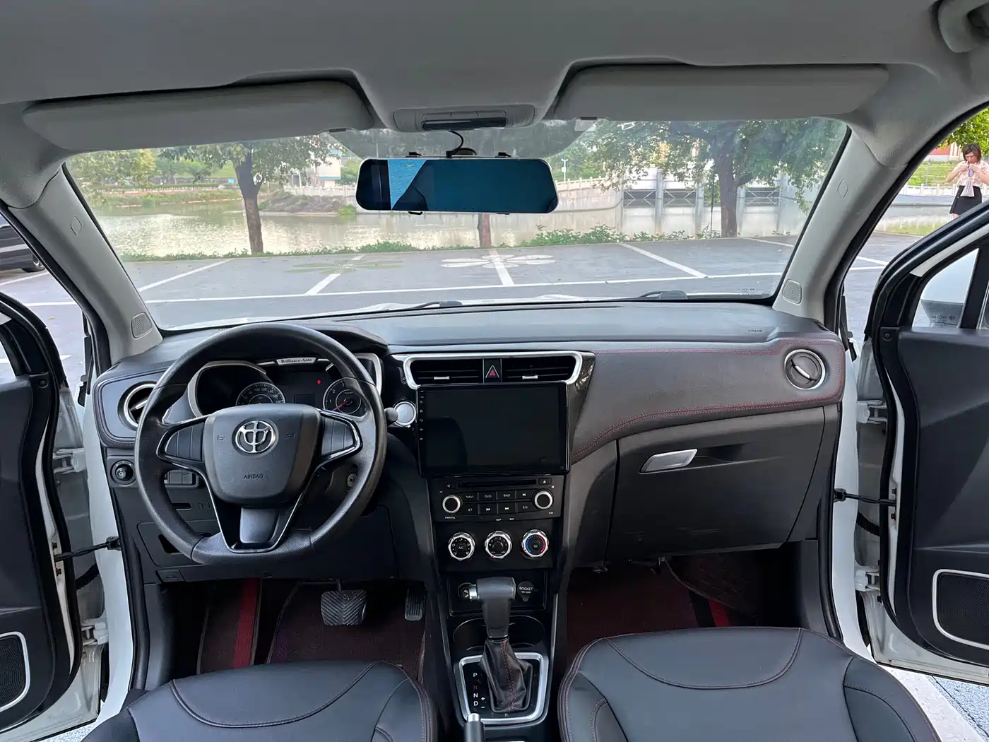 Фото 6 - Zhonghua V3