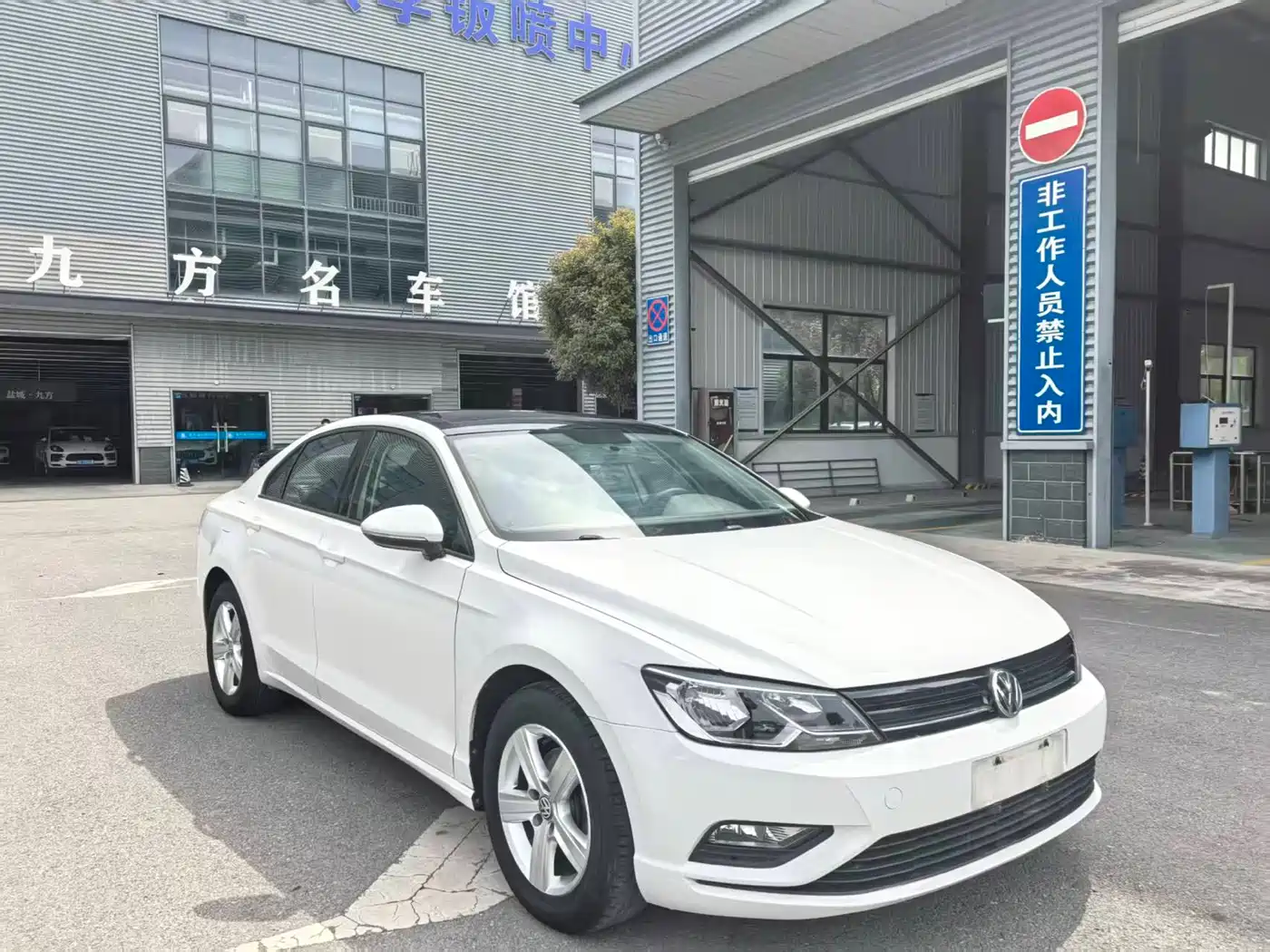 Volkswagen Lamando 2017 230TSI DSG Trend Edition фото 3