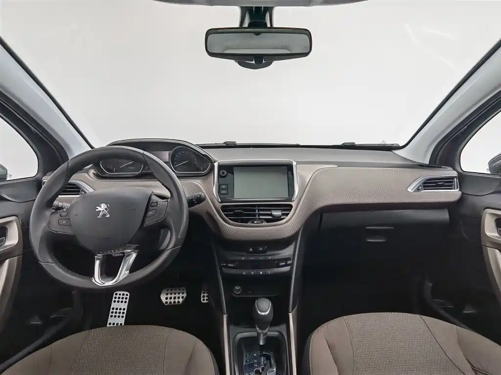 Peugeot 2008 2014 1.6L Automatic Navigation Edition фото 5
