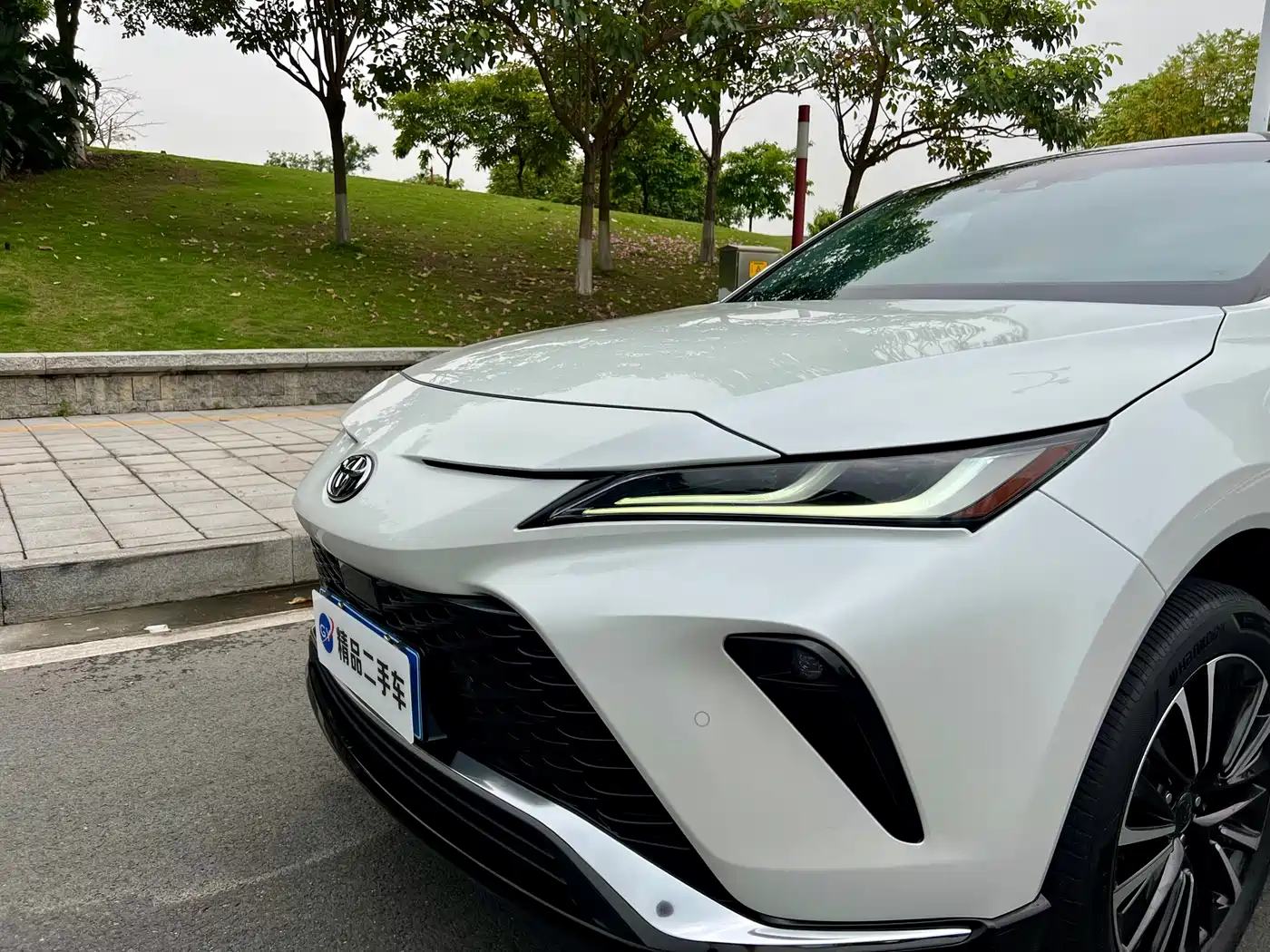 Toyota Venza 2022 2.0L CVT 2WD Premium фото 5