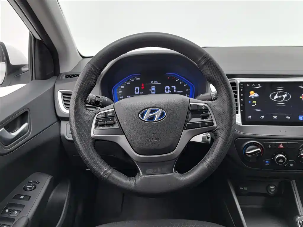 Hyundai Verna 2020 1.4L Manual GLS Cool Edition фото 11