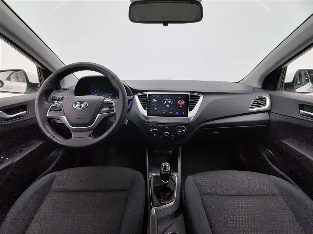 Hyundai Verna 2020 1.4L Manual GLS Cool Edition фото 5