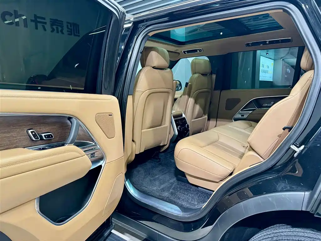 Land Rover Range Rover 2024 3.0 L6 400PS Golden Age Extended 7-Seater фото 11