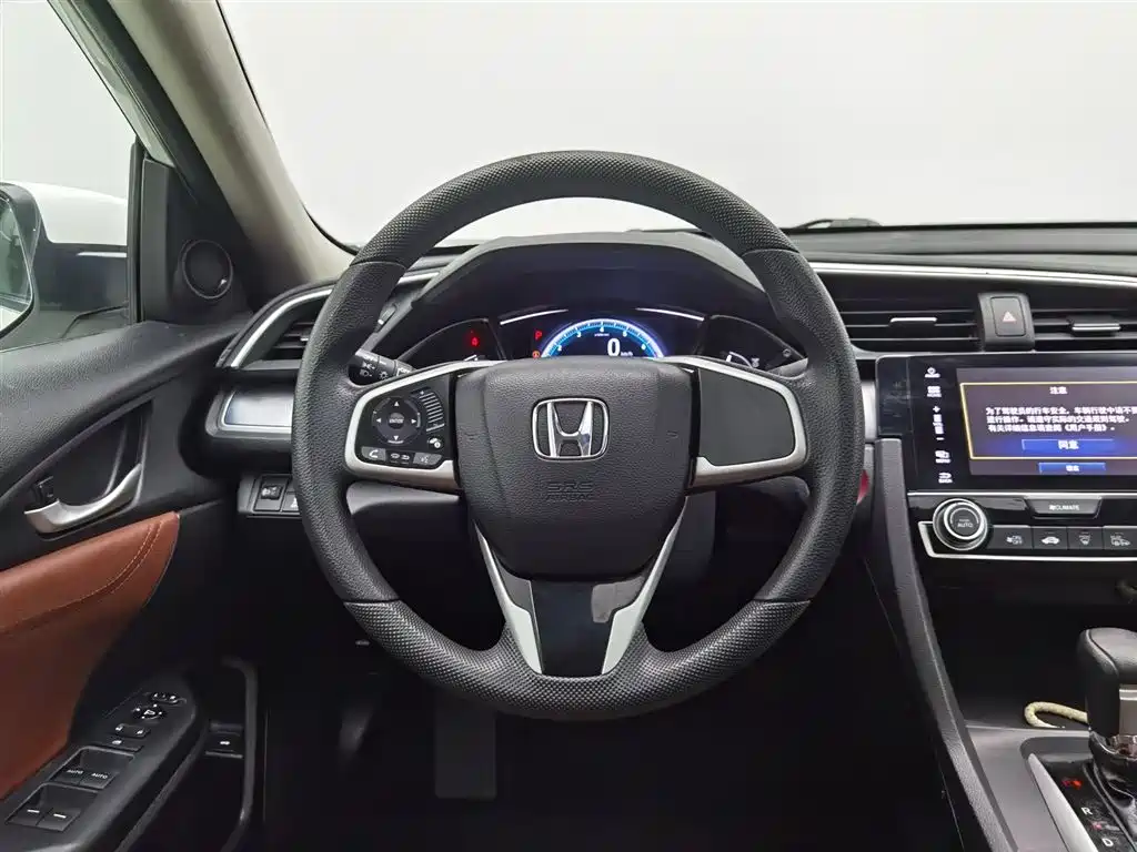 Honda Civic 2016 220TURBO CVT Luxury Edition фото 11