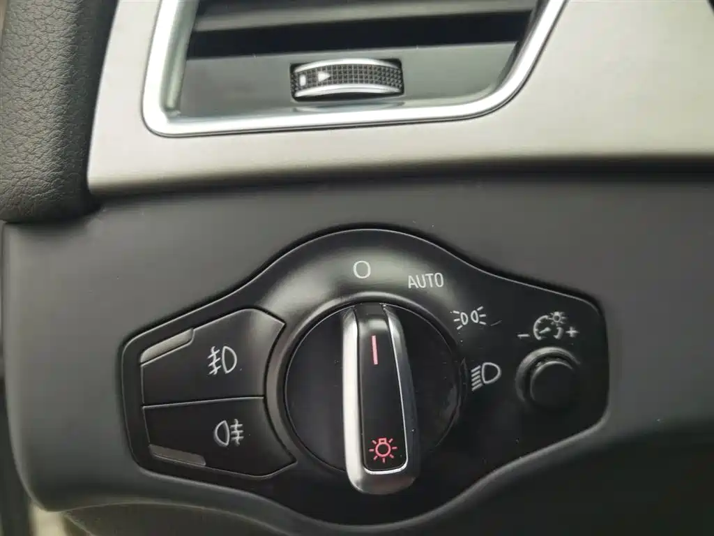 Audi A4L 2015 35 TFSI Auto Standard фото 21