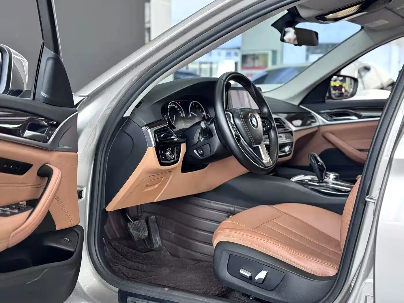 BMW 5 Series 2018 528Li Launch Special Edition фото 4