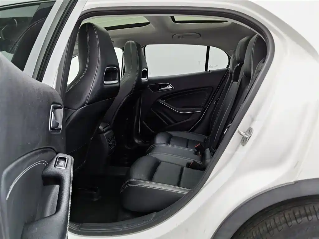 Mercedes-Benz GLA 2017 GLA 200 Dynamic фото 15