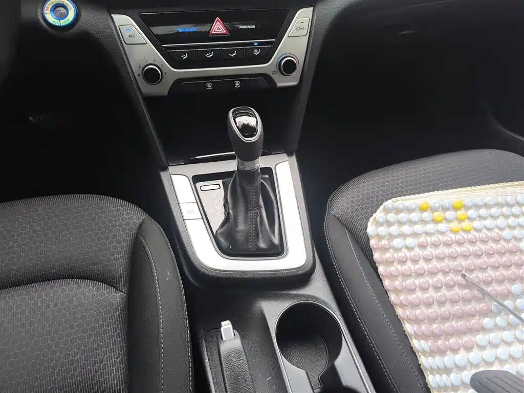Hyundai Elantra 2018 1.6L Automatic 15th Anniversary Special Edition фото 10