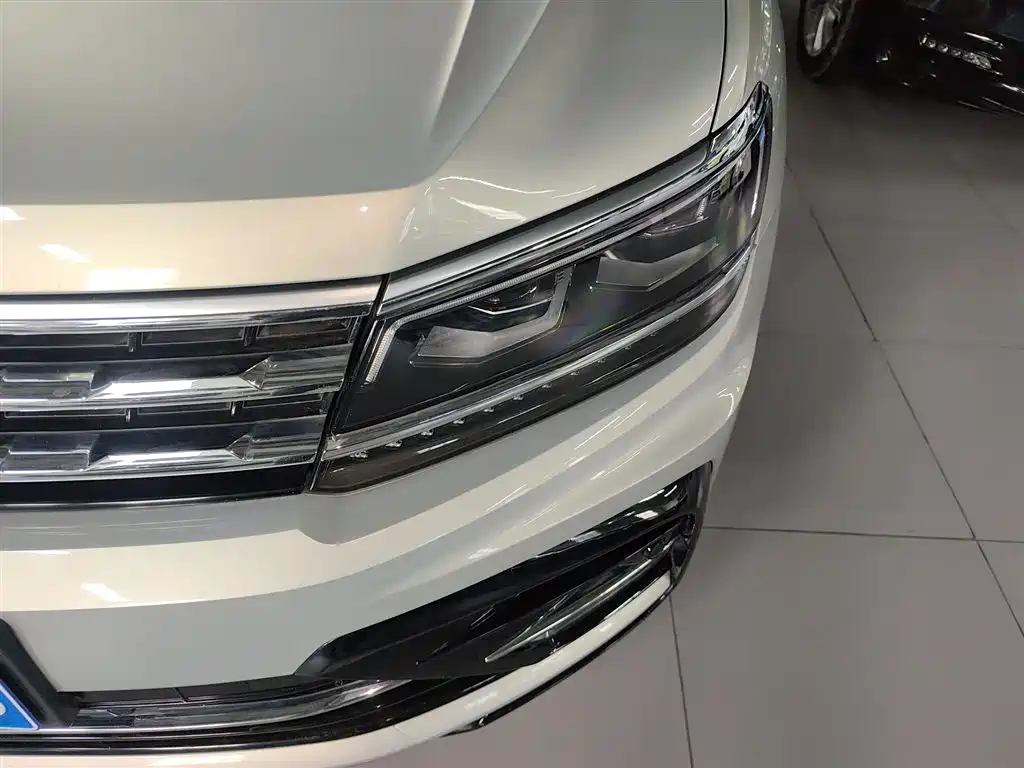 Volkswagen Tiguan L 2021 330TSI Automatic 2WD R-Line Flagship фото 24