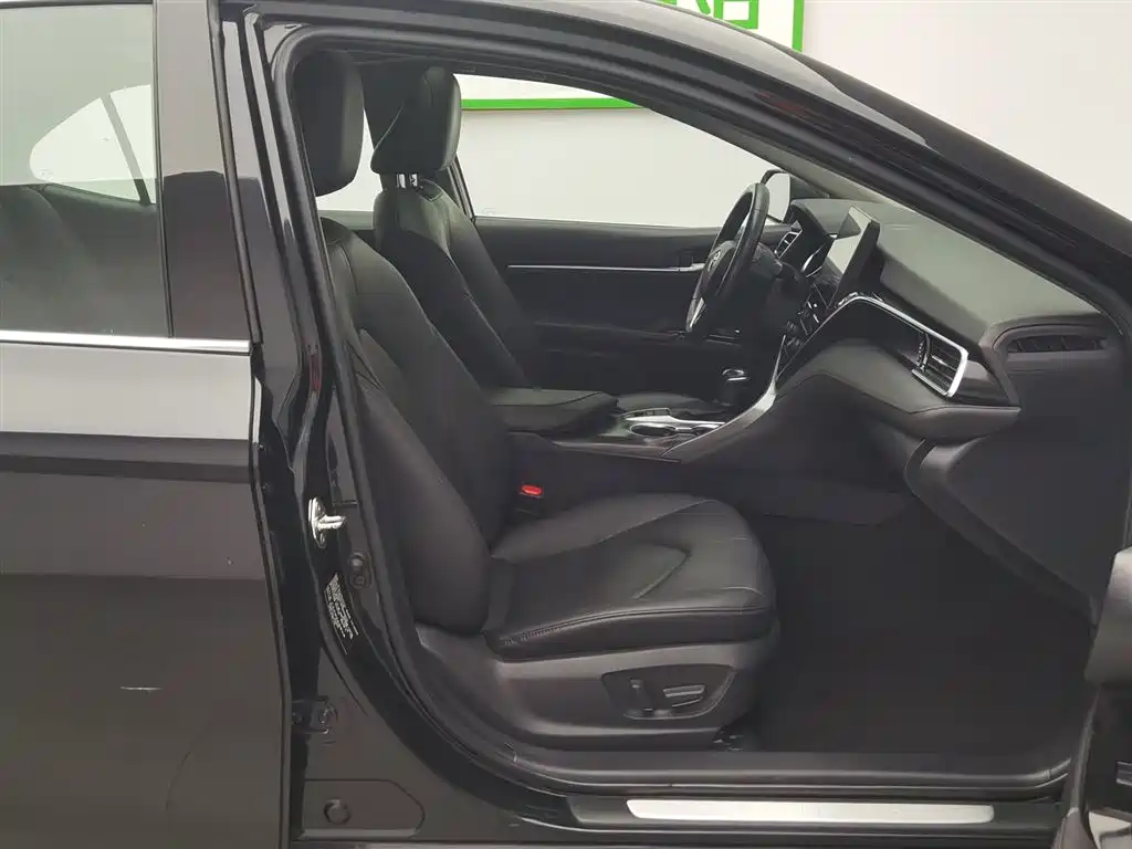 Toyota Camry 2021 2.0G Luxury Edition фото 23