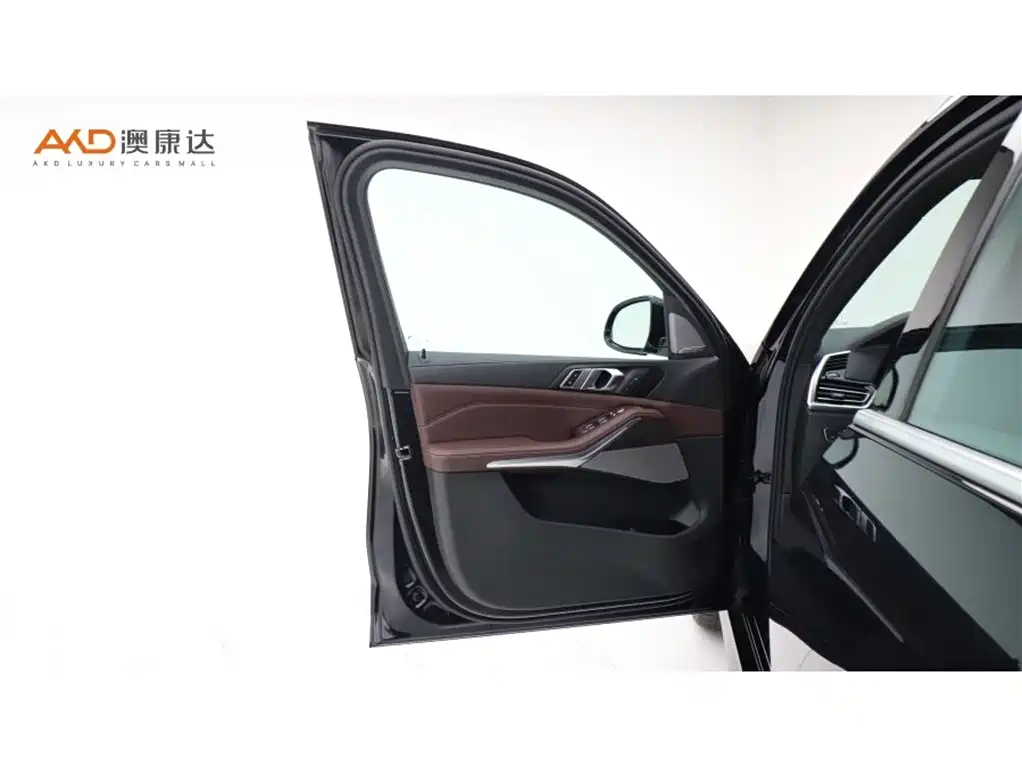 BMW X5 2022 Model xDrive 40Li M Sport Package фото 10