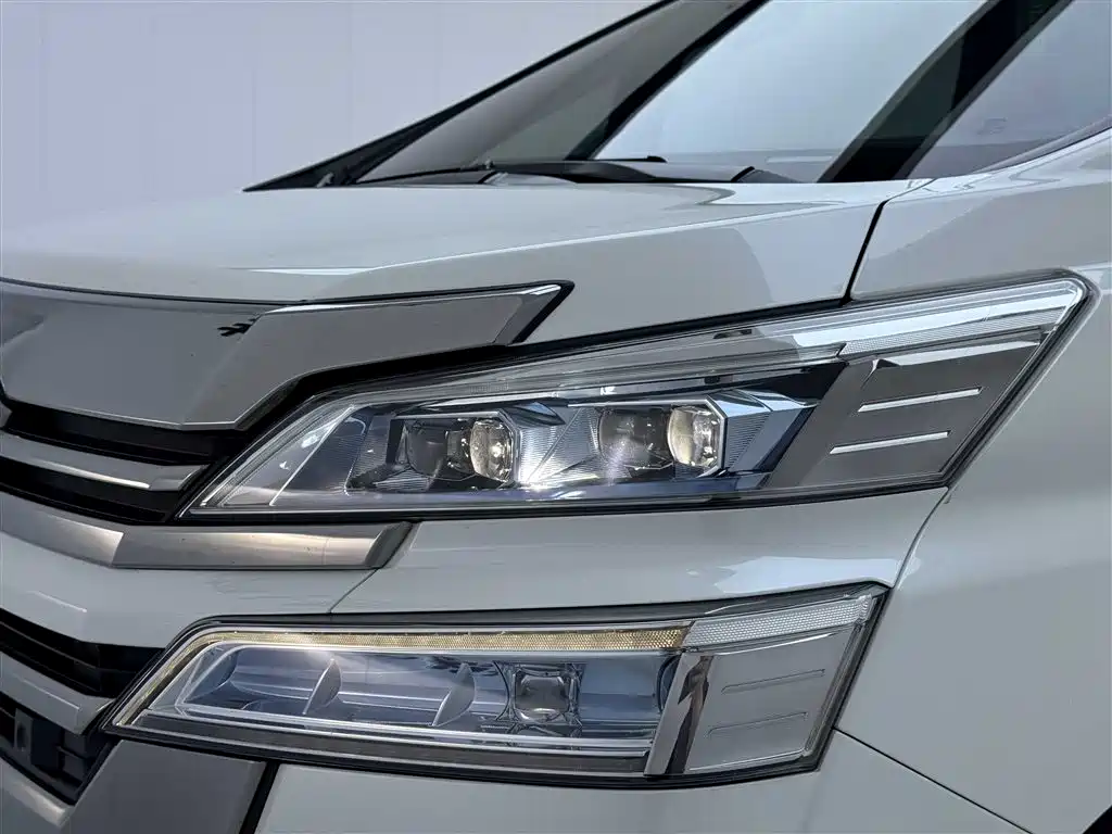 Toyota Vellfire 2021 Crown Hybrid 2.5L HV Premium Edition фото 8