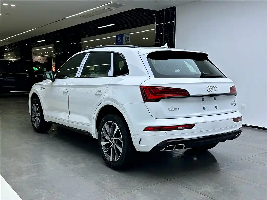 Audi Q5L 2024 Model 40 TFSI Luxury Dynamic фото 7
