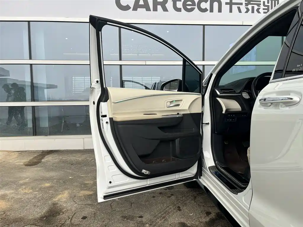 Toyota Sienna 2021 2.5L Hybrid Luxury Edition фото 13