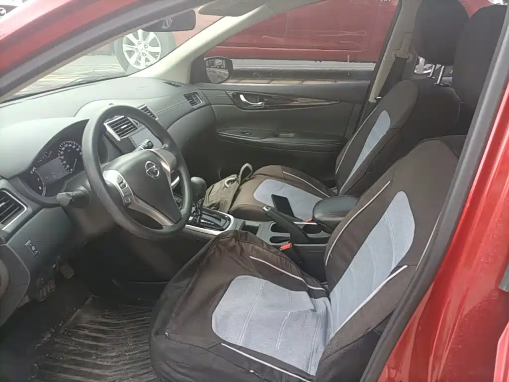 صورة 15 - Nissan Tiida