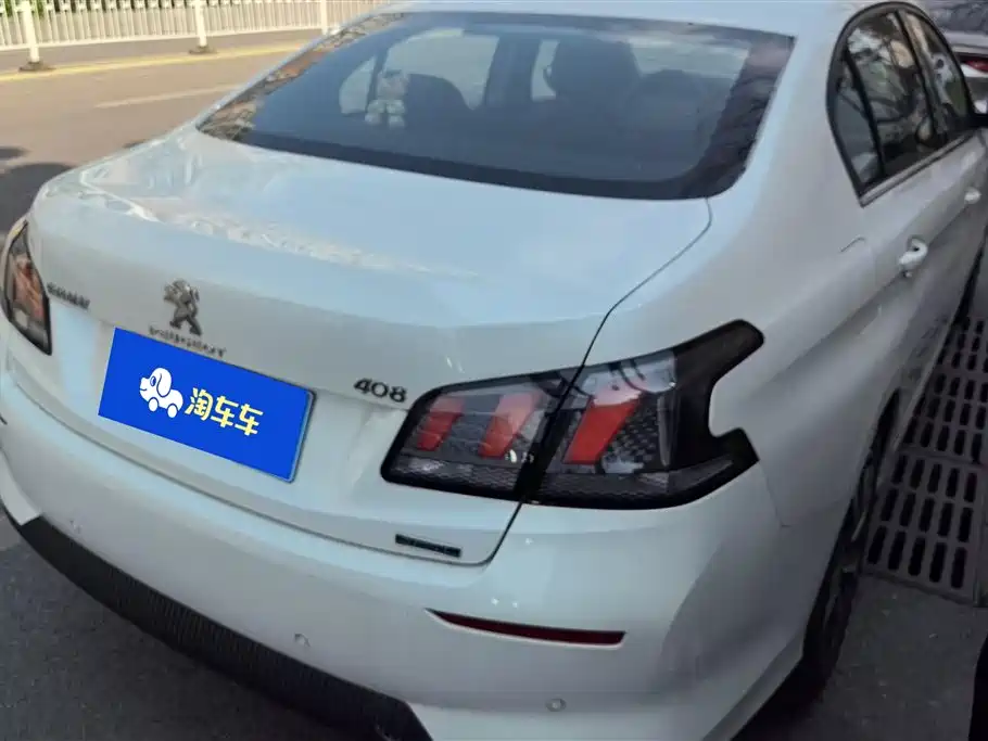 PEUGEOT 408