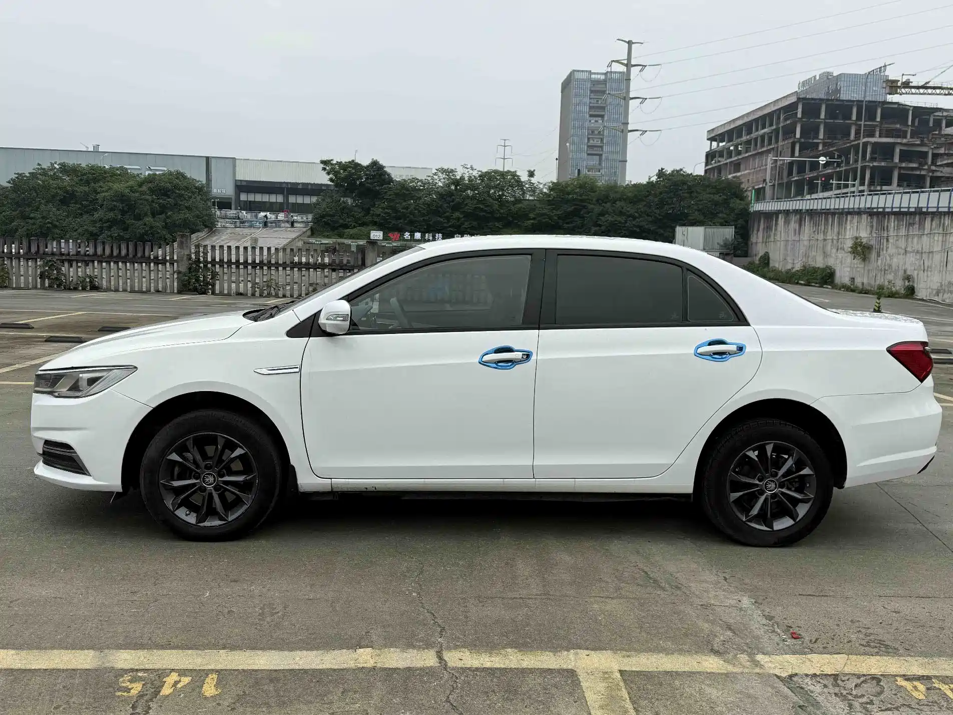 Фото 5 - BYD Qin New Energy