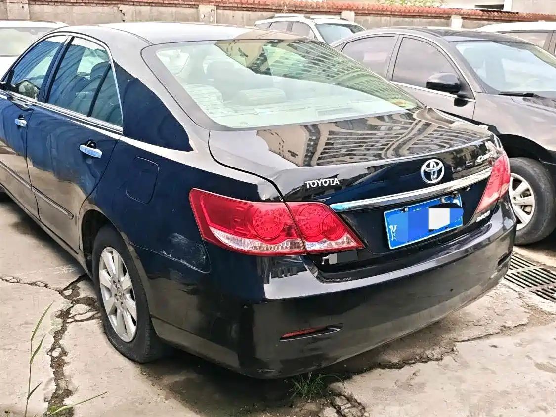 Фото 4 - Toyota Camry