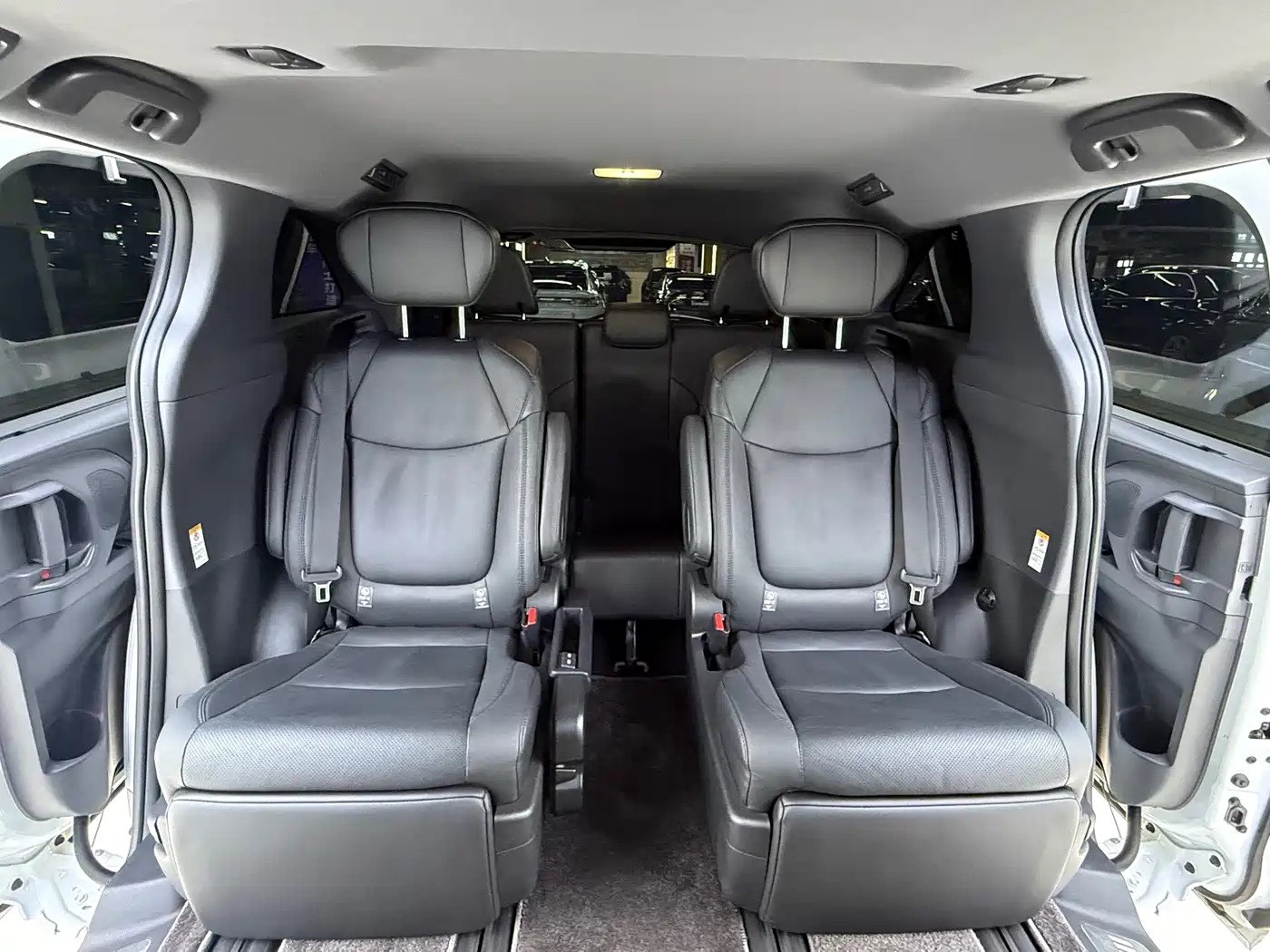 Toyota Sienna 2025 2024 2.5L Hybrid 4WD Premium Edition