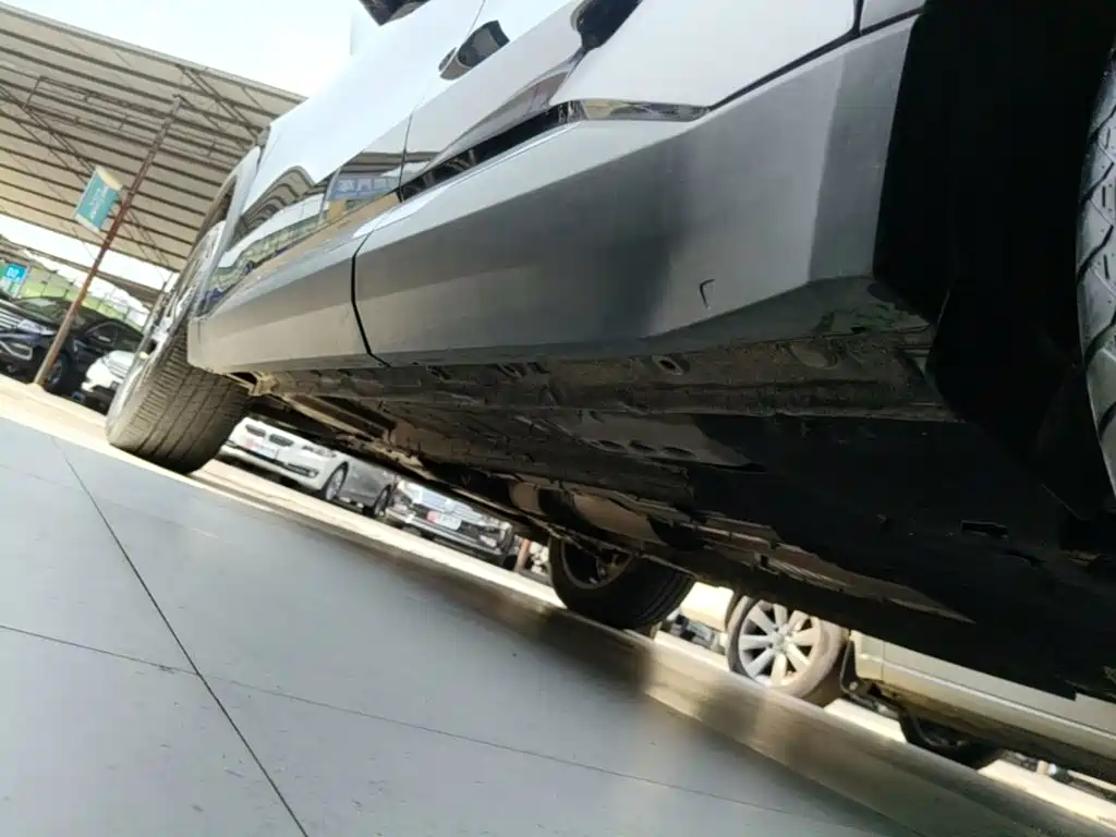 Фото 22 - Geely Boyue L