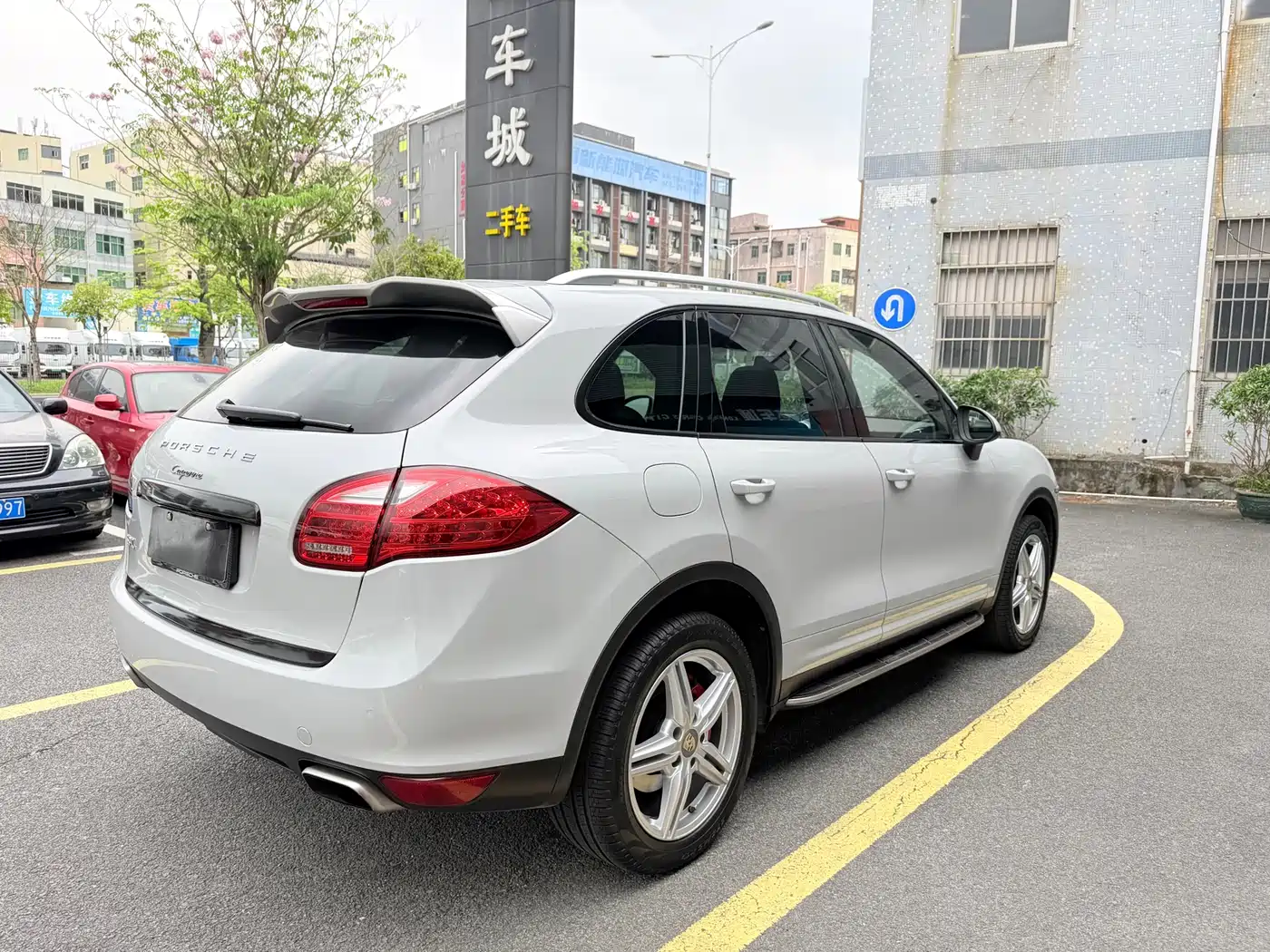Porsche Cayenne 2014 Cayenne Platinum Edition 3.0T фото 4
