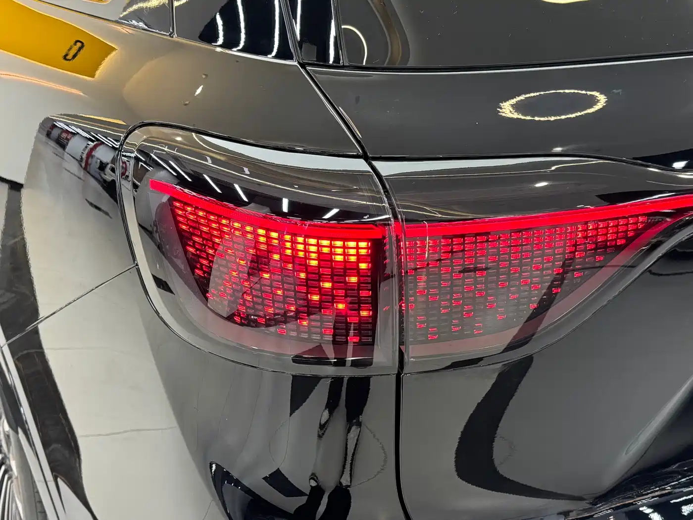AITO Wenjie AITO M9 2024 Range Extender Max Edition 42kWh 6-seater фото 8