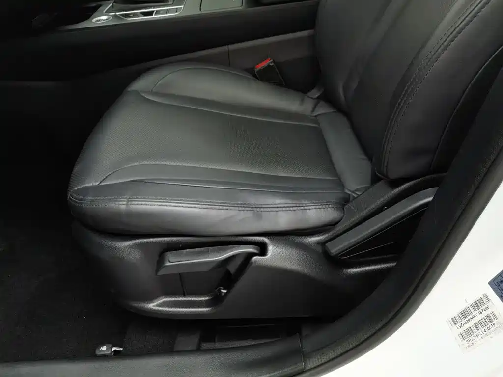 Dongfeng Fengguang Fengguang 580Pro 2019 2020 280TGDI CVT Driving Leader