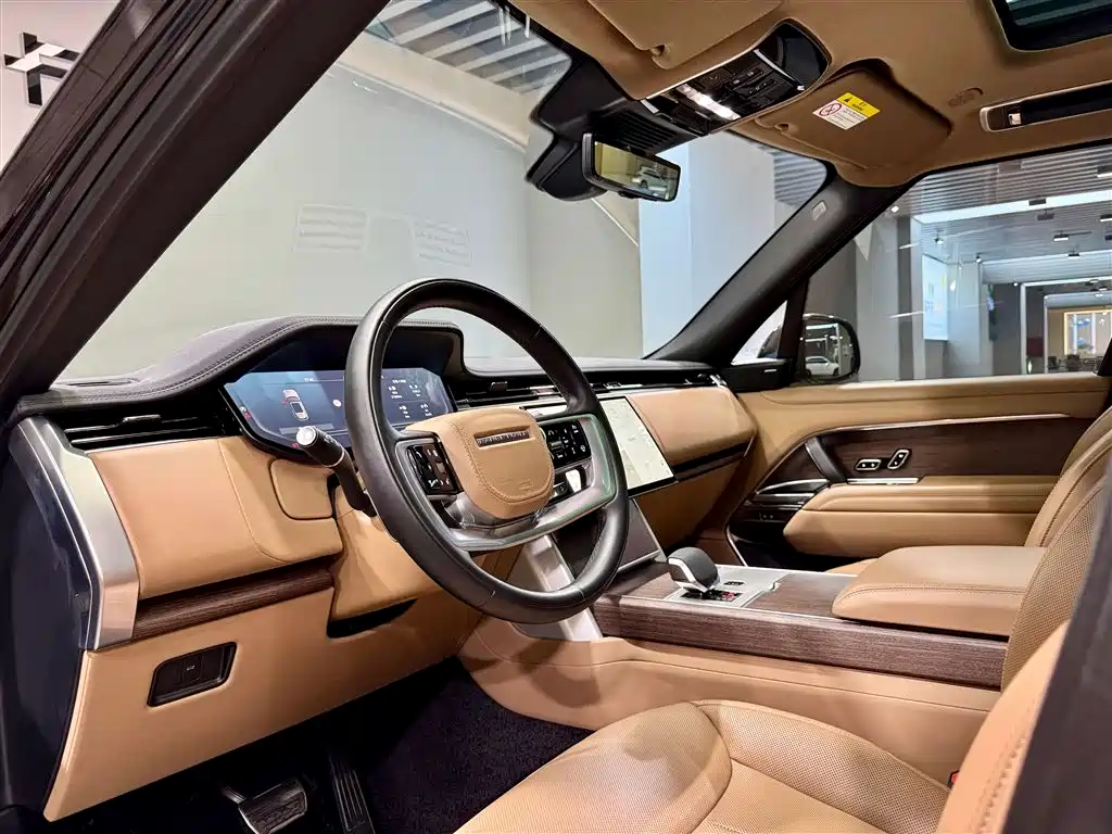 Land Rover Range Rover 2024 3.0 L6 400PS Golden Age Extended 7-Seater фото 13