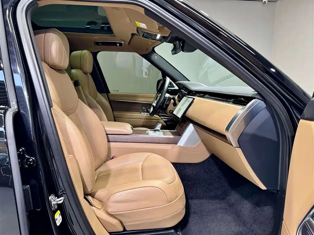 Land Rover Range Rover 2024 3.0 L6 400PS Golden Age Extended 7-Seater фото 16
