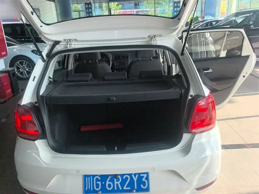 Volkswagen Polo 2014 1.6L Automatic Comfort Edition фото 19