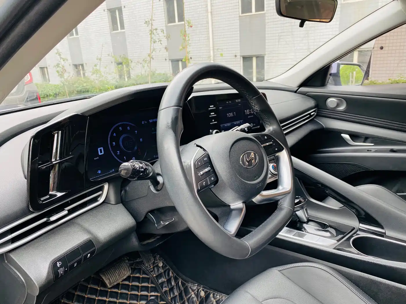Hyundai Elantra 2022 1.5L CVT GLS Leading Edition фото 10