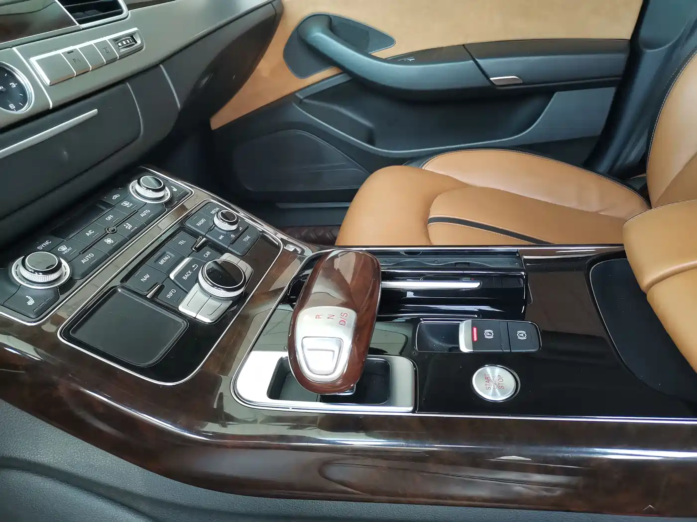 Audi A8 2017 A8L 45 TFSI quattro Excellence Pioneer Edition фото 12