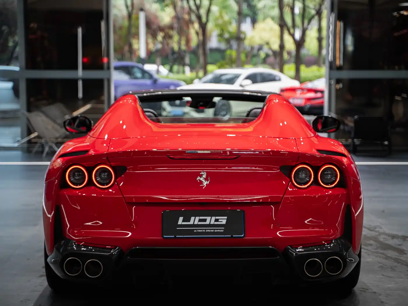 FERRARI 812