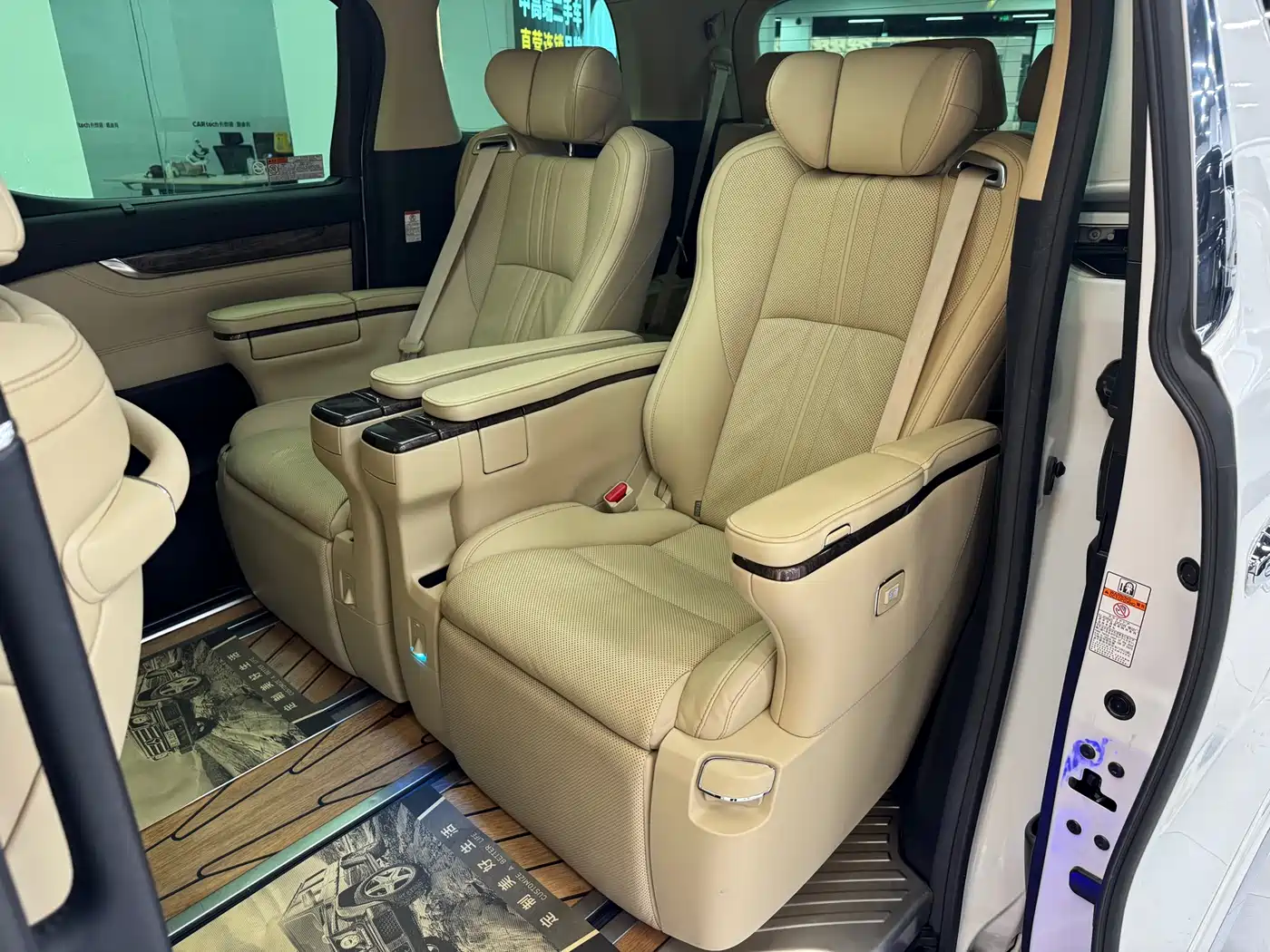 Toyota Alphard 2021 Hybrid 2.5L Premium фото 14
