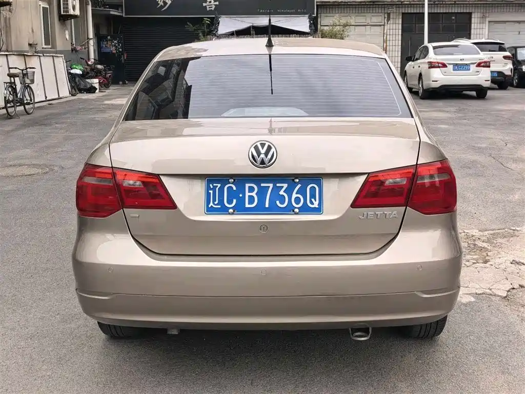 Volkswagen Jetta 2015 1.6L Automatic Luxury фото 4