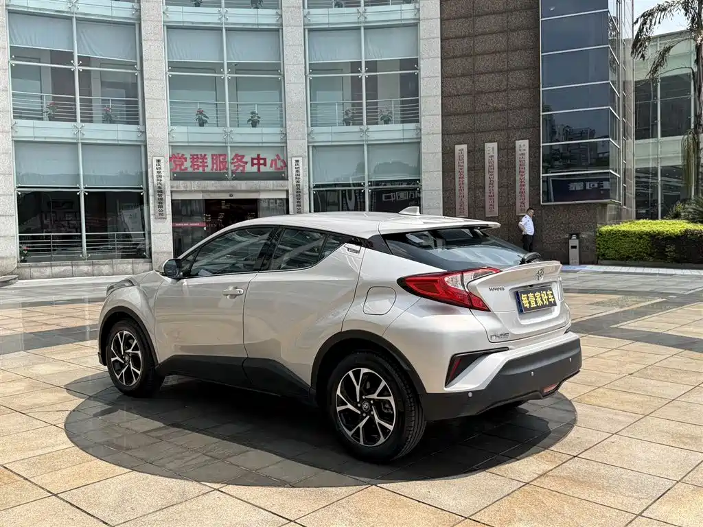 Toyota C-HR 2020 Model 2.0L Leading фото 7