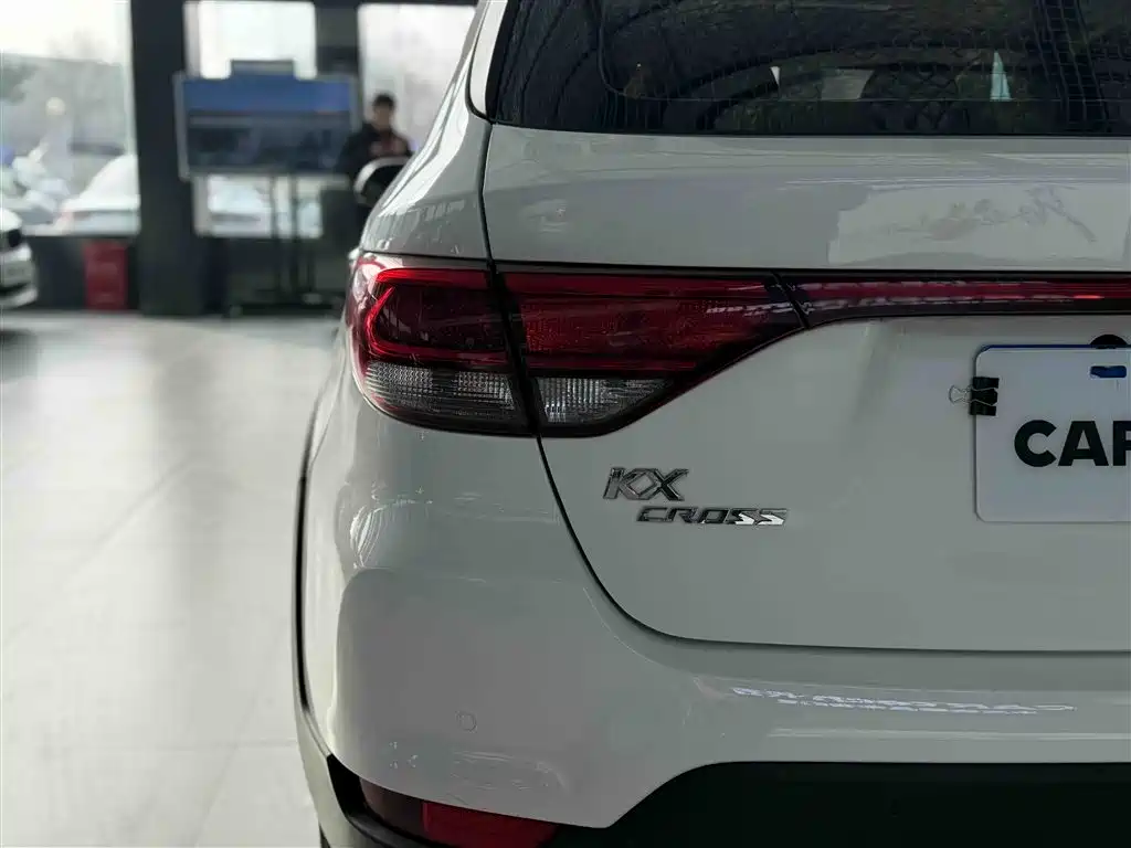KIA KX CROSS