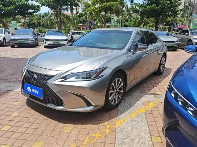 Lexus ES 2021 300h Excellence Edition