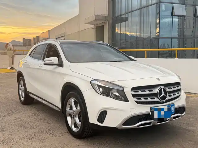 Mercedes-Benz GLA 2017 GLA 200 Dynamic — фото 3