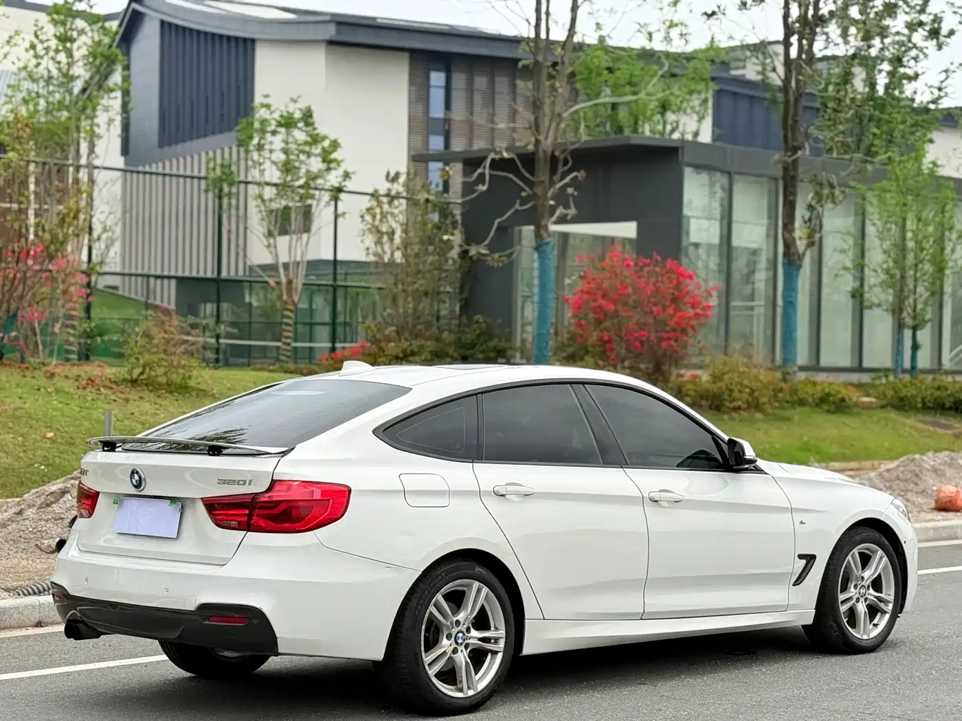 BMW 3 Series GT 2018 320i M Sport фото 10