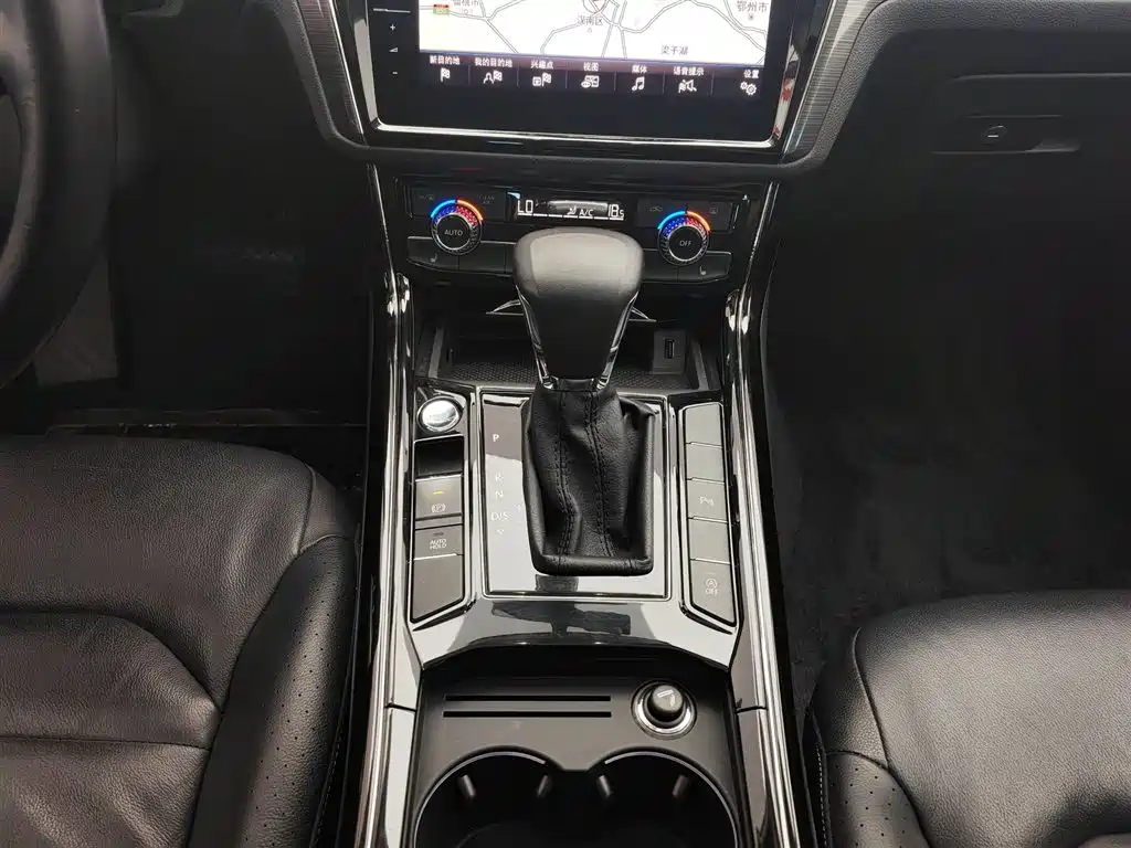 Volkswagen Phideon 2018 Facelift 380TSI FWD Business фото 13