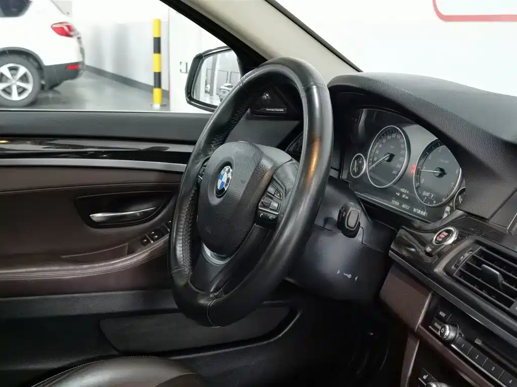 BMW 5 Series 2014 525Li Luxury Design Package фото 22