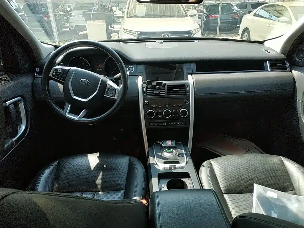 Land Rover Discovery Sport 2018 240PS HSE Edition фото 10