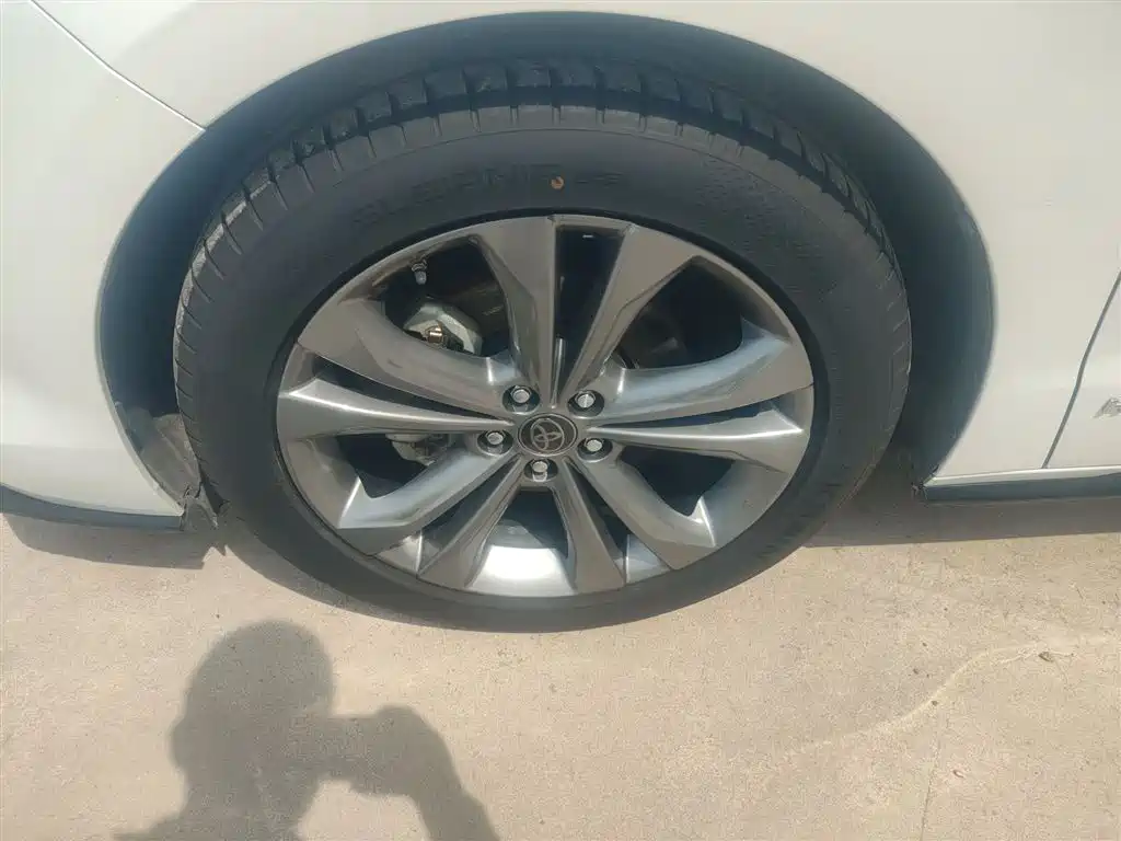 Toyota Sienna 2023 2.5L Hybrid Platinum Edition фото 25