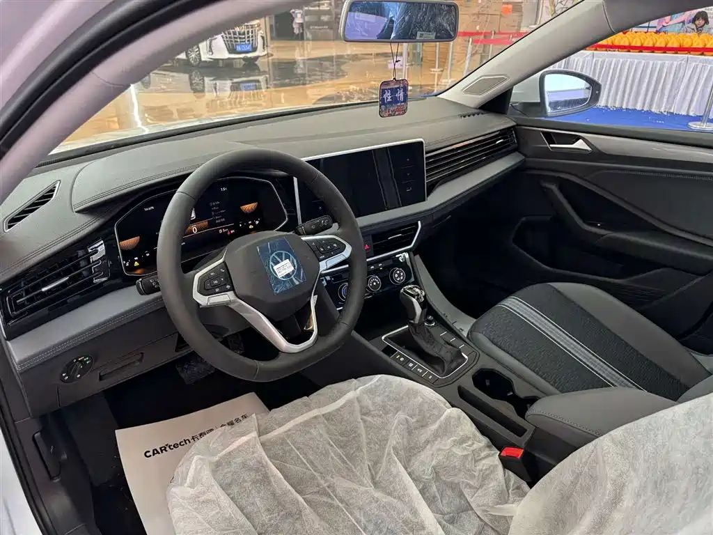 Volkswagen Sagitar 2025 Model Year Facelift 300TSI DSG Soaring Edition фото 29